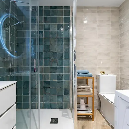 Apartment Malagasuite Glow Studio & Pool *