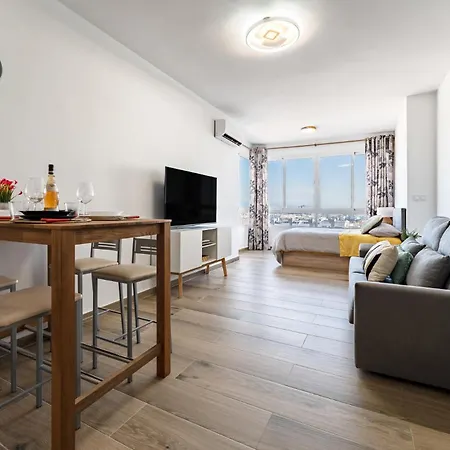 Malagasuite Glow Studio & Pool Apartment Torremolinos