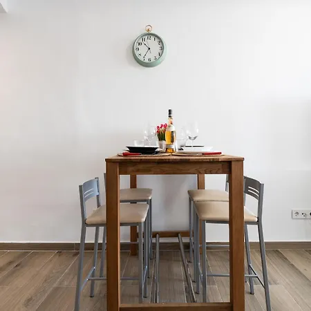 Malagasuite Glow Studio & Pool Apartment